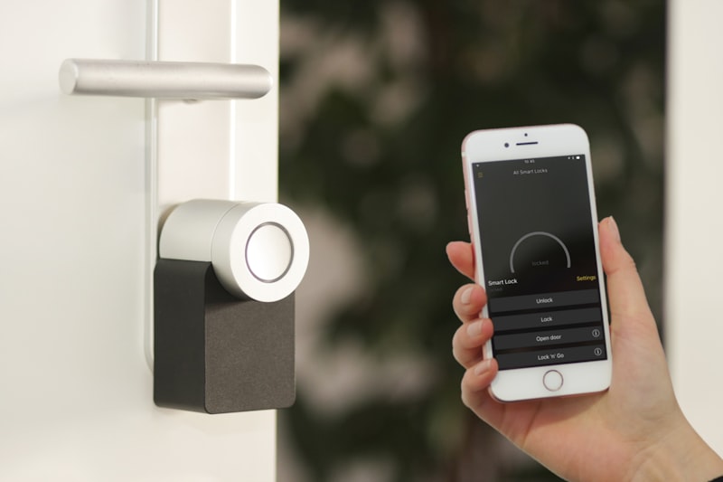 التحكم الذكي في ابواب الرول شتر: من المفتاح التقليدي الى انظمة الـ Smart Home